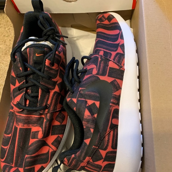 Nike shoes - Picture 3 of 4